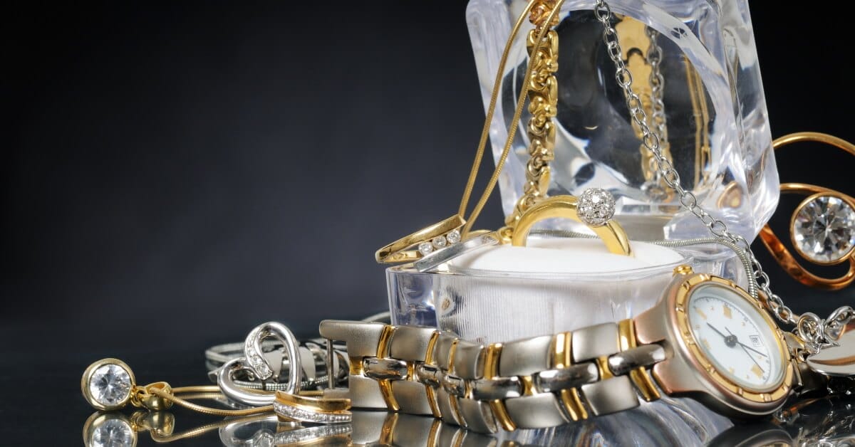 5 Reasons Why You Should Buy Jewelry at a Pawn Shop
